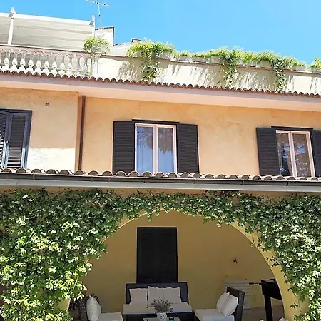 Orsini Bed & Breakfast 4*